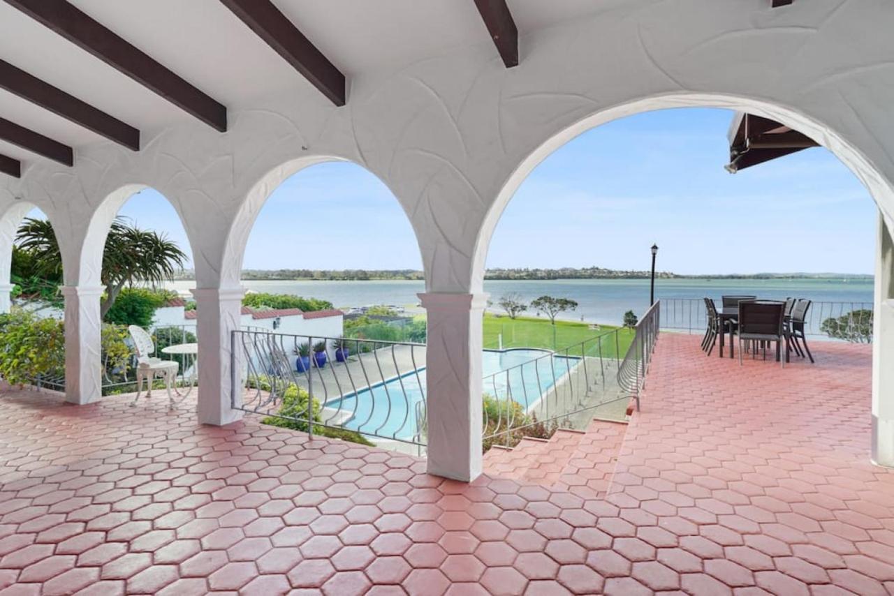 Magnificent Beachfront Mansion - Pool - Fireplace Auckland Exterior foto