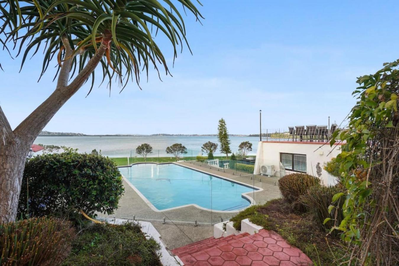 Magnificent Beachfront Mansion - Pool - Fireplace Auckland Exterior foto