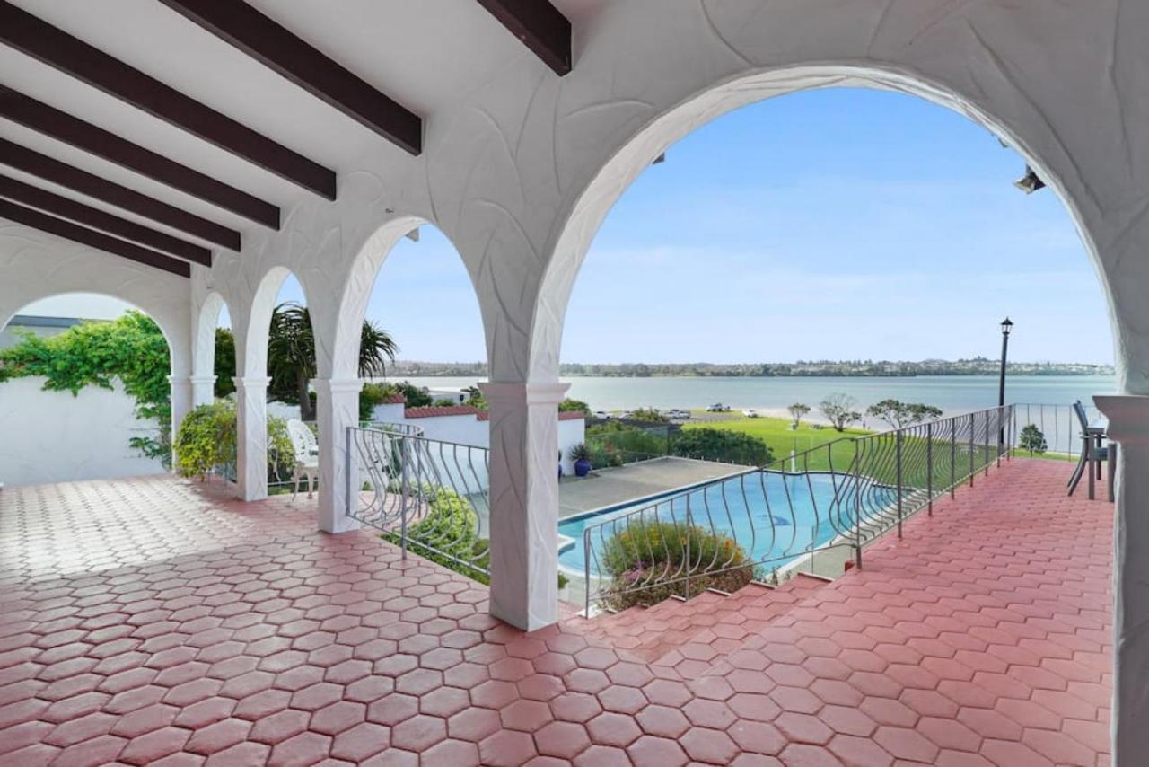 Magnificent Beachfront Mansion - Pool - Fireplace Auckland Exterior foto