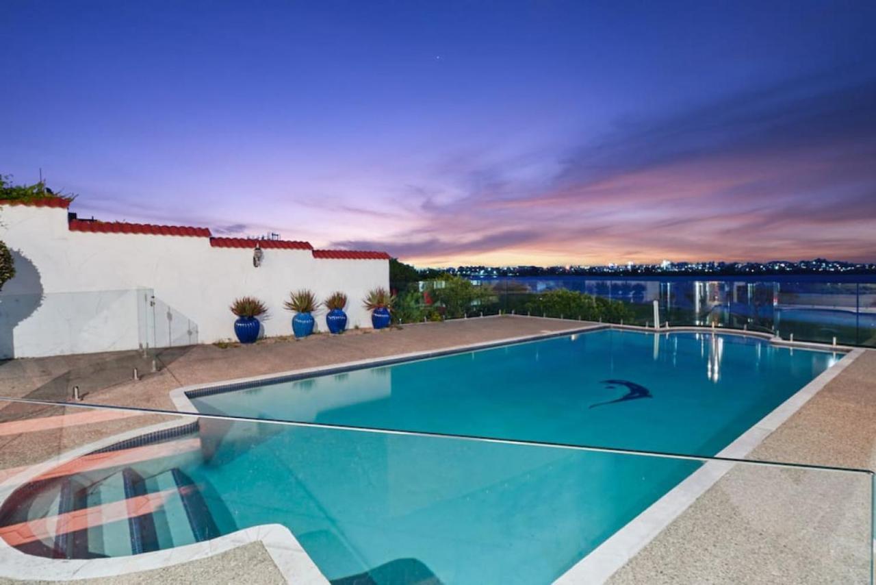 Magnificent Beachfront Mansion - Pool - Fireplace Auckland Exterior foto