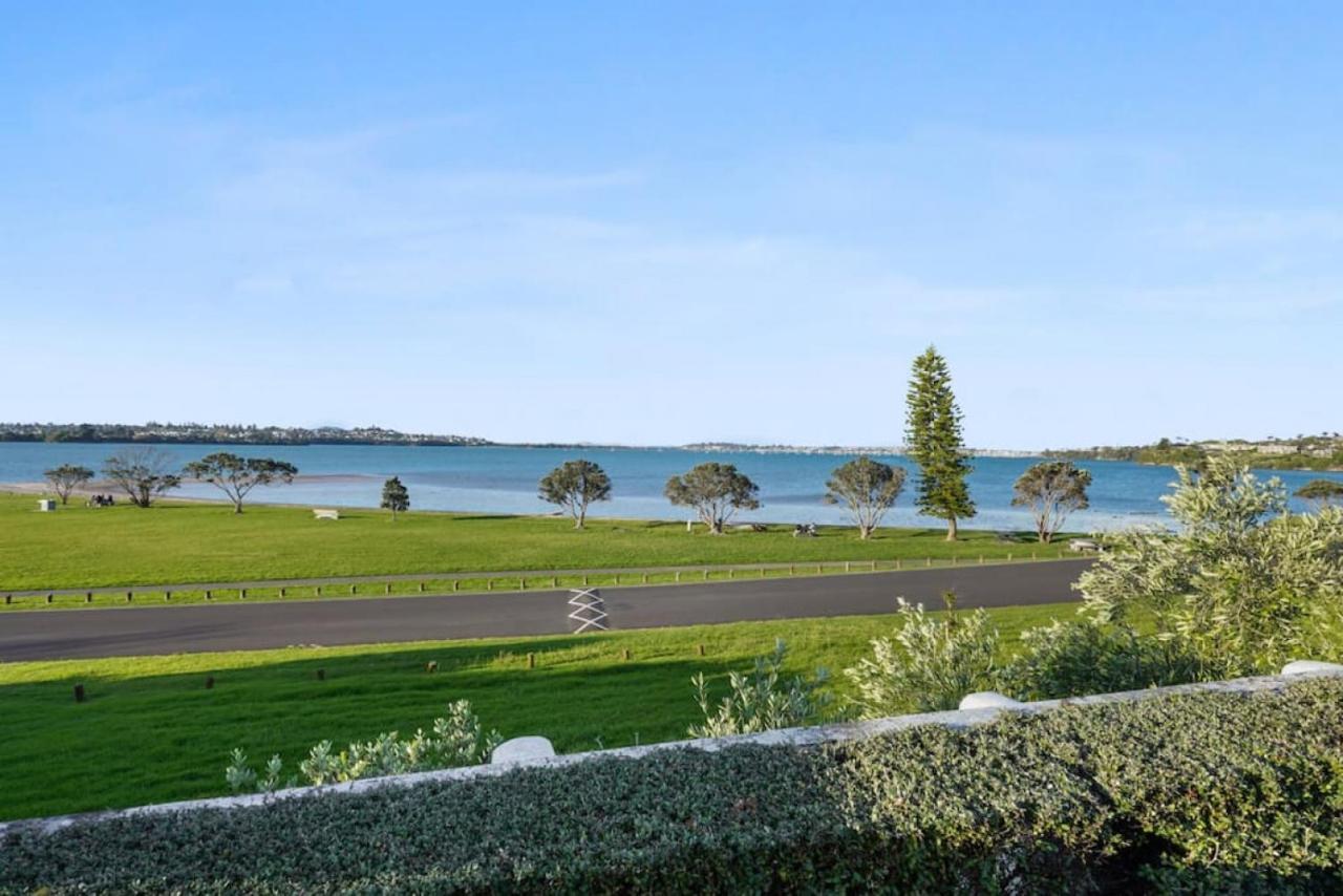 Magnificent Beachfront Mansion - Pool - Fireplace Auckland Exterior foto